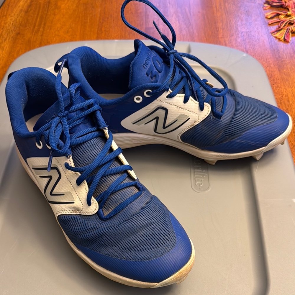 New Balance Men's Blue and White Baseball Cleats